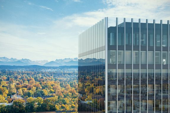 Empira Group gewinnt die Bayerische als Mieter für Münchener Bürokomplex THE SOURCE